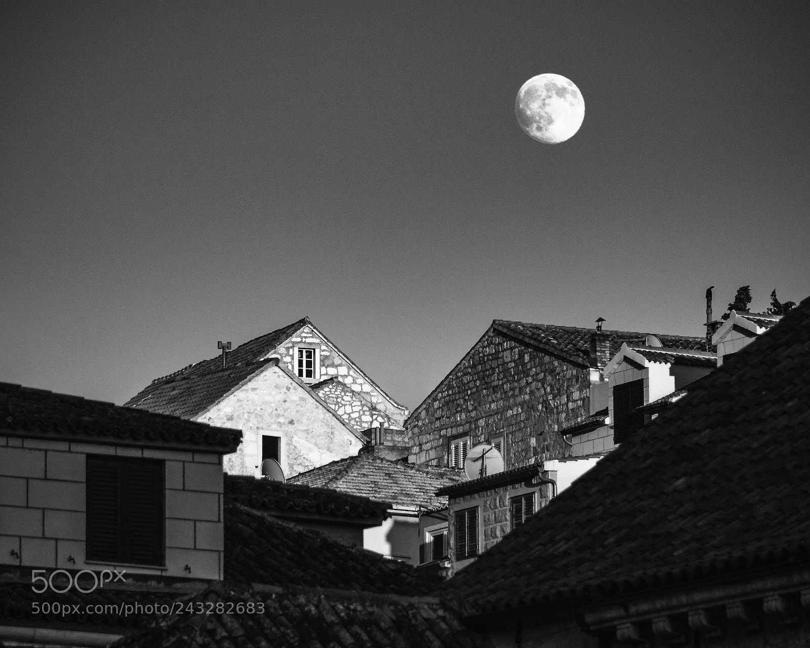Canon EOS 400D (EOS Digital Rebel XTi / EOS Kiss Digital X) sample photo. Moonrise over hvar photography