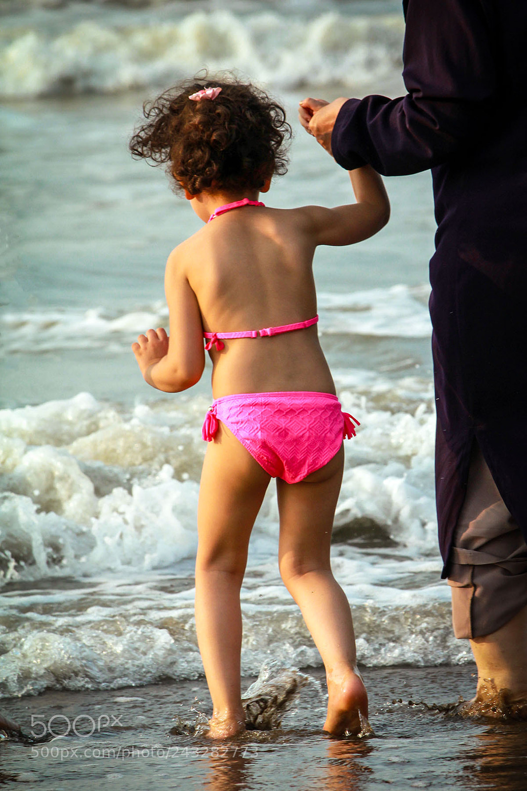 Canon EOS 550D (EOS Rebel T2i / EOS Kiss X4) sample photo. Swimming in bikini photography