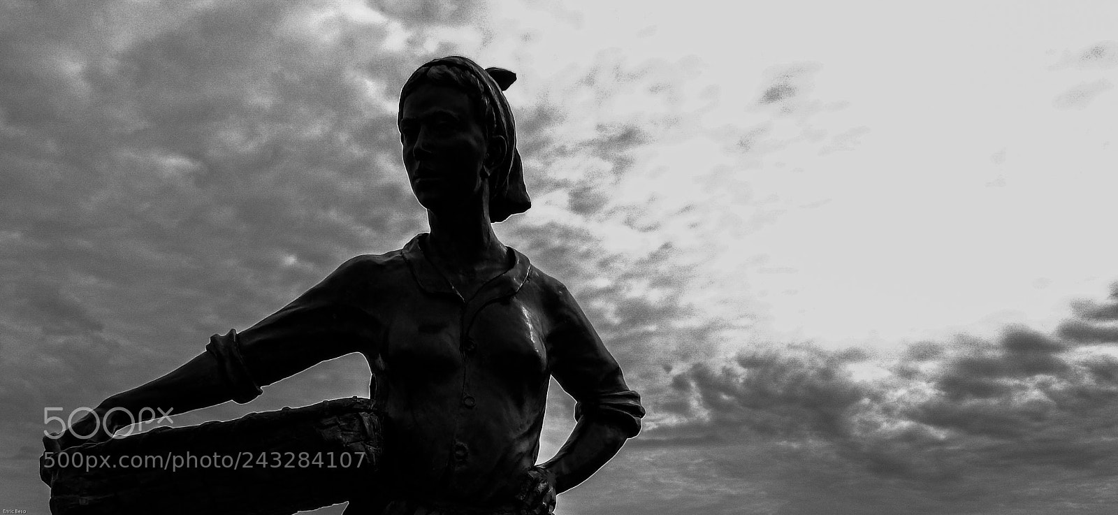 Nikon Coolpix S9900 sample photo. Woman selling fish photography