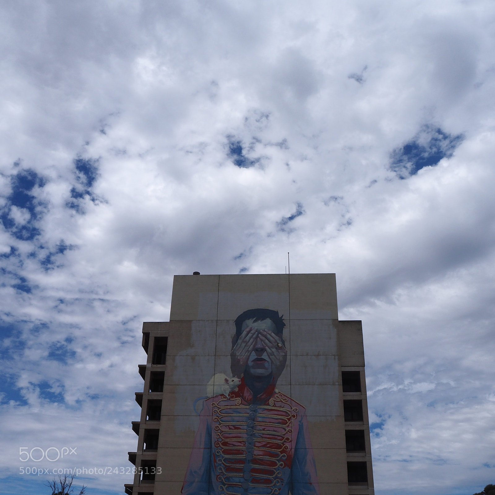 Olympus OM-D E-M10 II sample photo. Boy on building photography