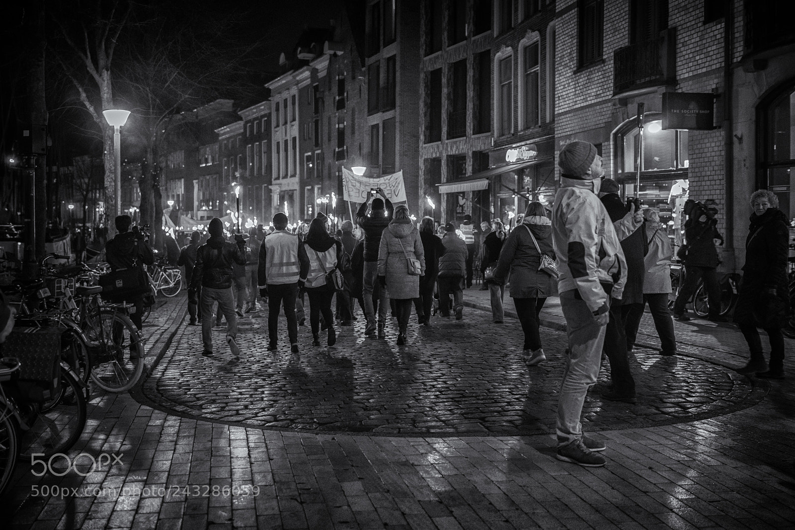 Sony Cyber-shot DSC-RX1R II sample photo. Angry people photography