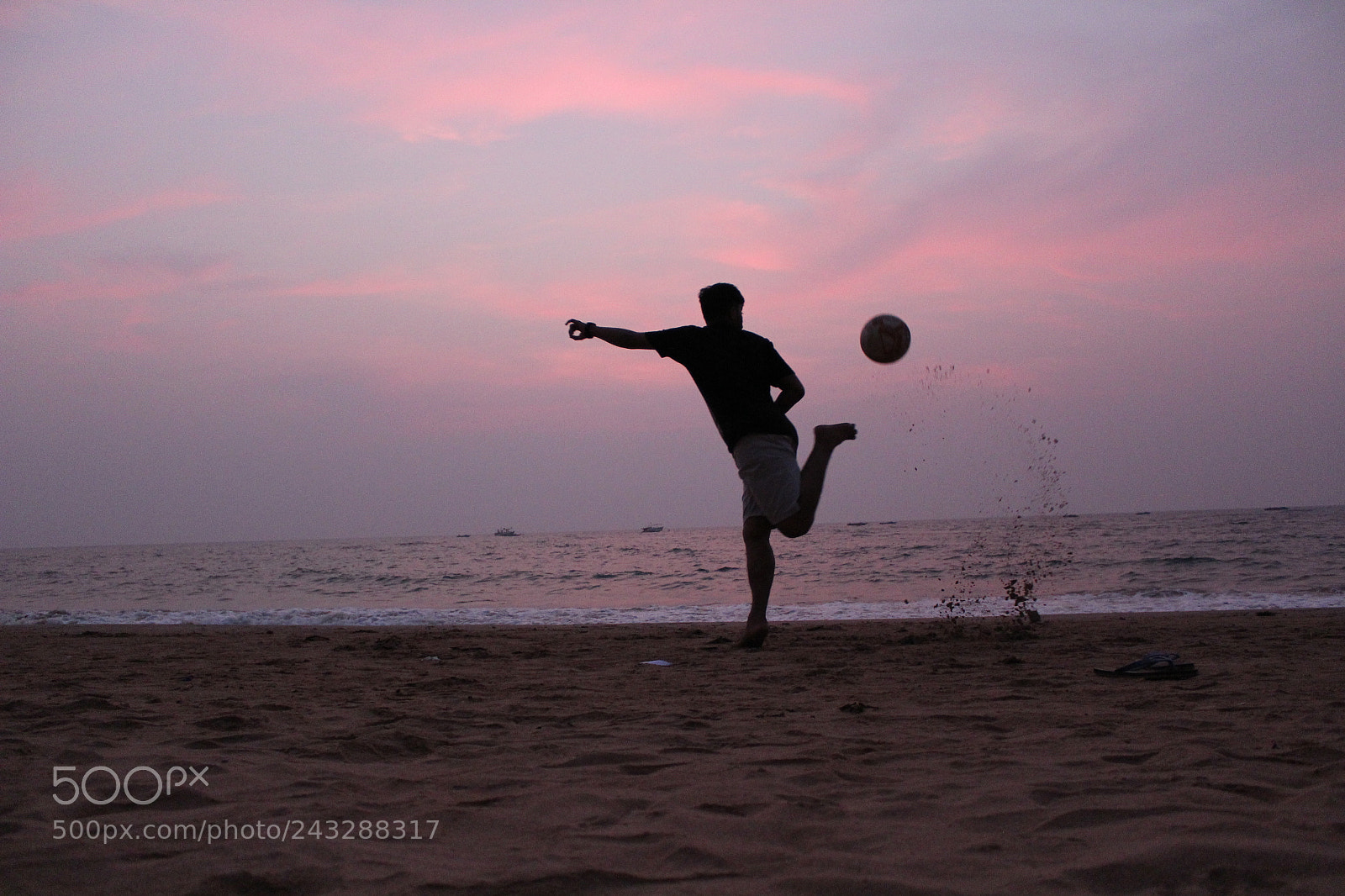 Canon EOS 1300D (EOS Rebel T6 / EOS Kiss X80) sample photo. Football by the beach photography