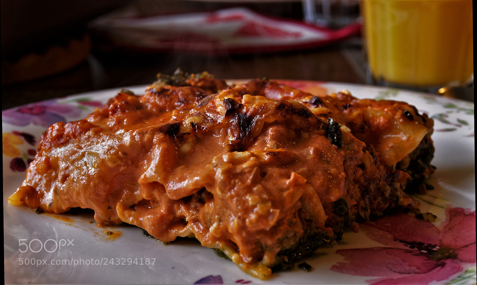 Olympus OM-D E-M5 sample photo. Bs-heidberg, canneloni auf spinatbett photography
