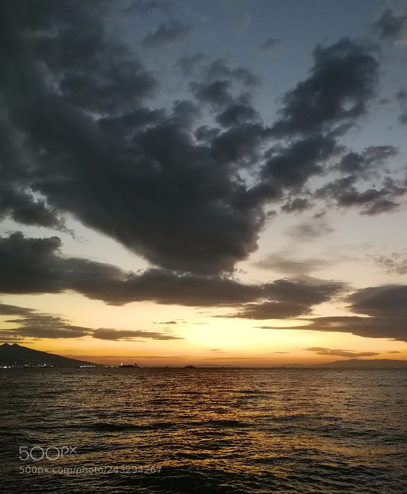 HUAWEI P10 sample photo. Sunset above the bay photography