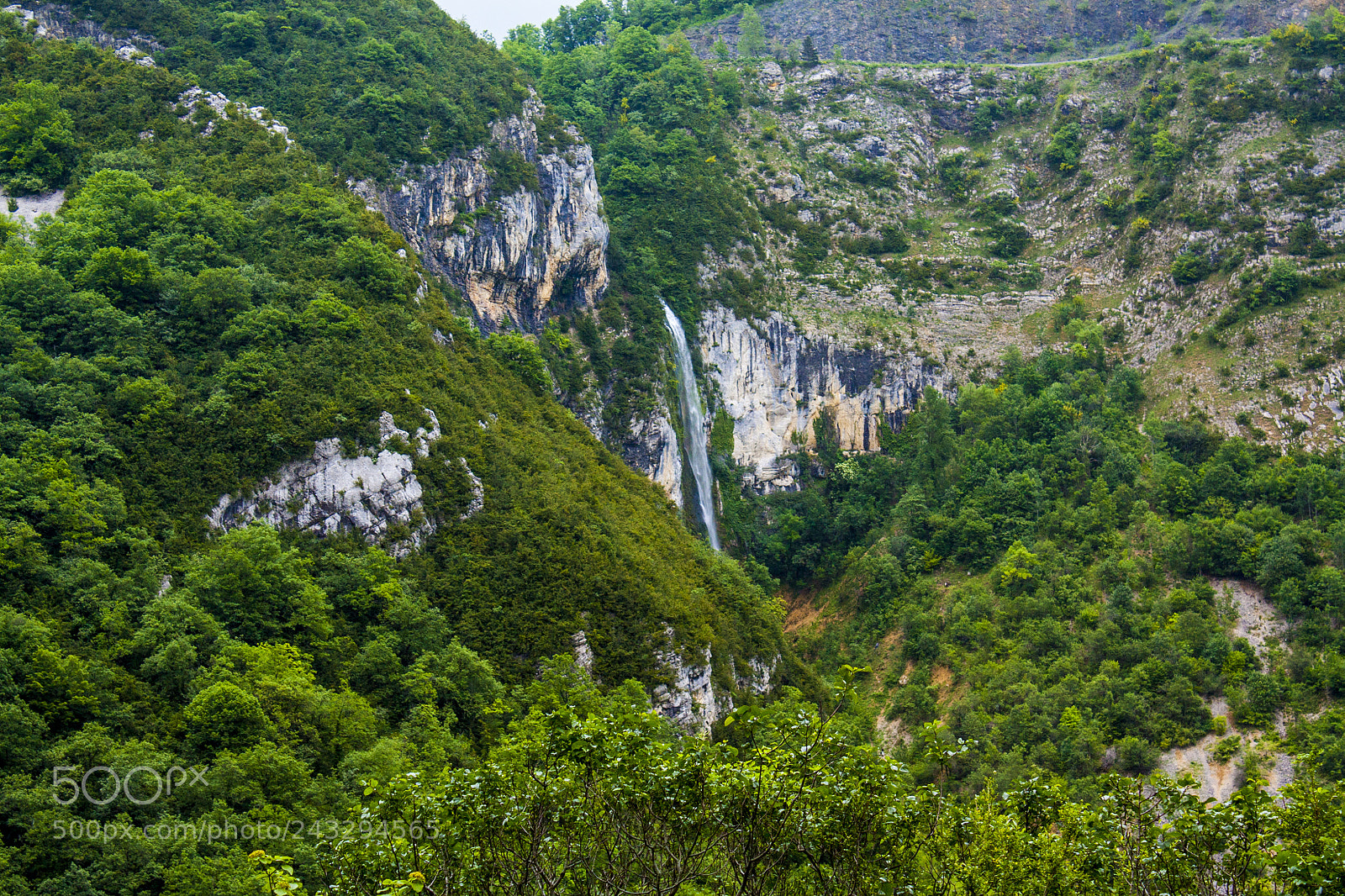 Canon EOS 450D (EOS Rebel XSi / EOS Kiss X2) sample photo. Mountain waterfall photography