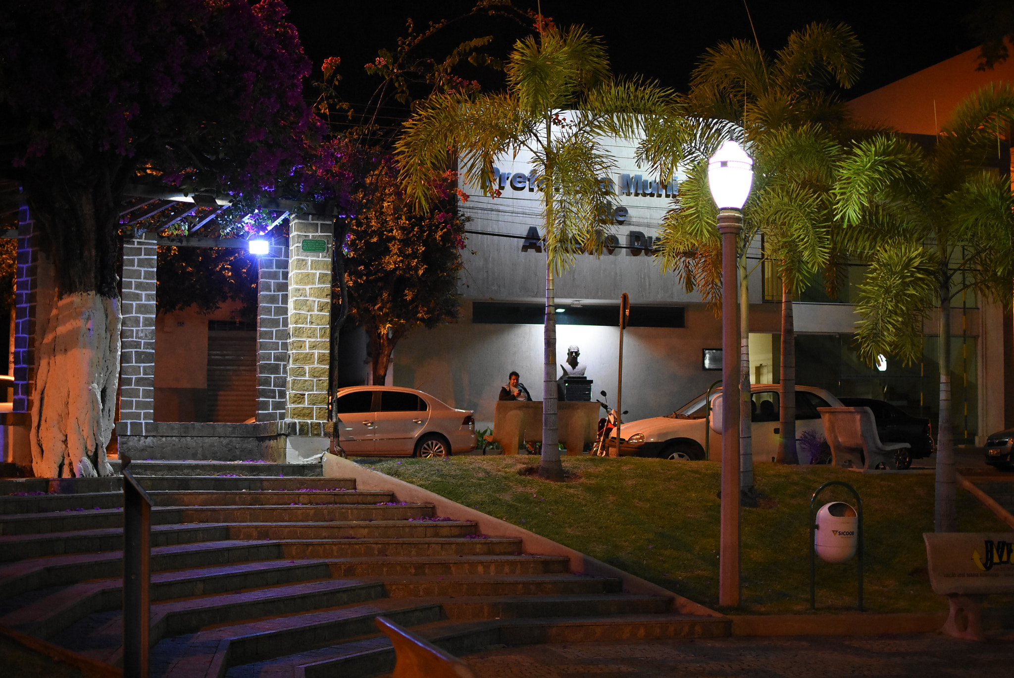 Nikon AF-S DX Nikkor 35mm F1.8G sample photo. 2017-08-23-praça governador valadares photography