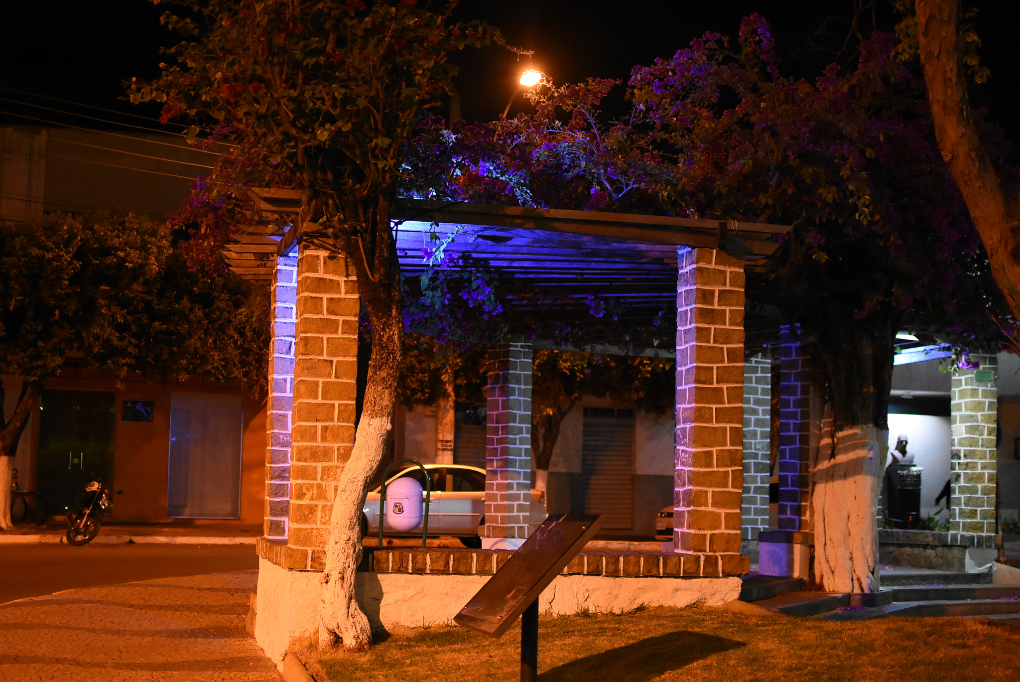 Nikon AF-S DX Nikkor 35mm F1.8G sample photo. 2017-08-23-praça governador valadares photography