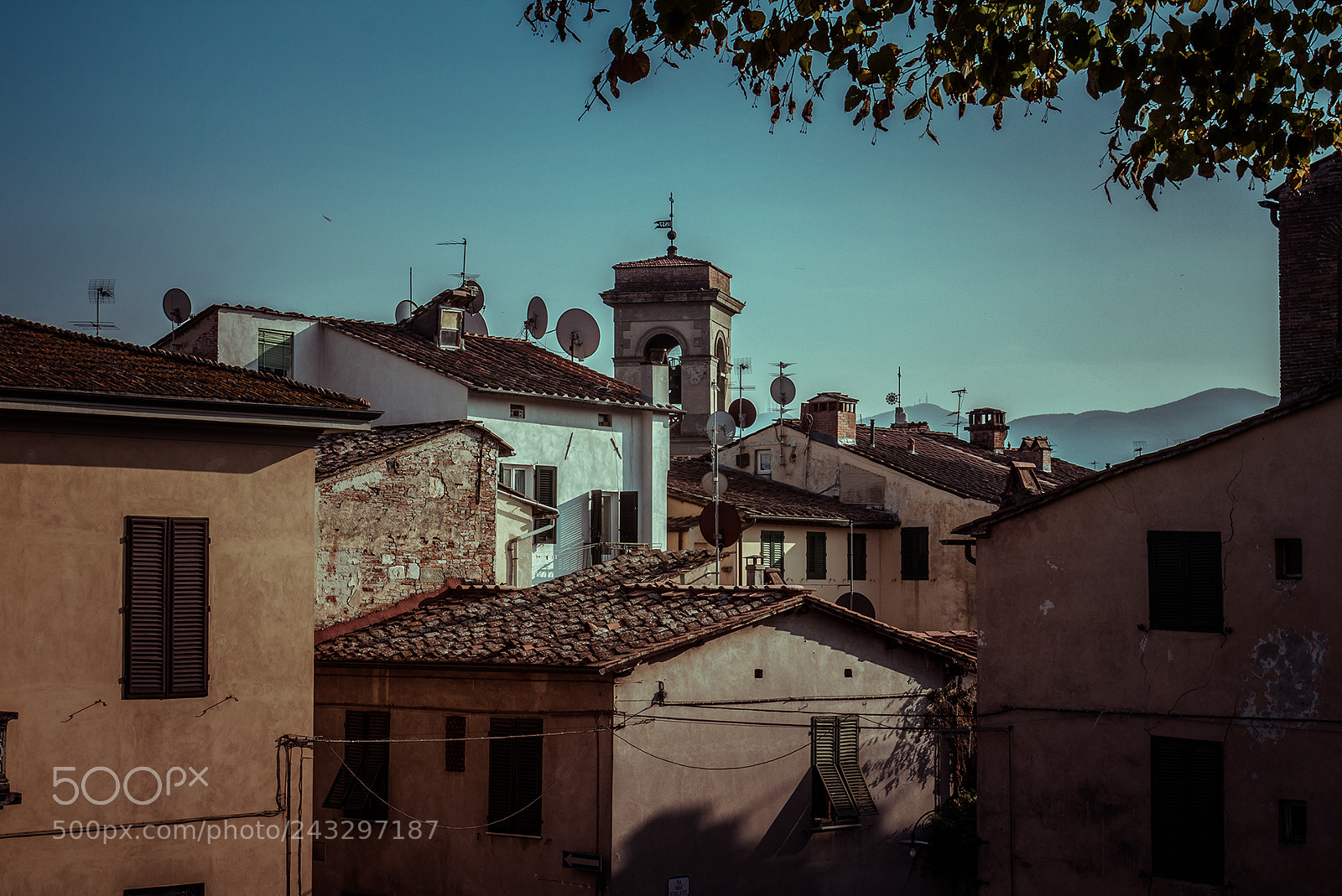Canon EOS 500D (EOS Rebel T1i / EOS Kiss X3) sample photo. Lucca roofs photography