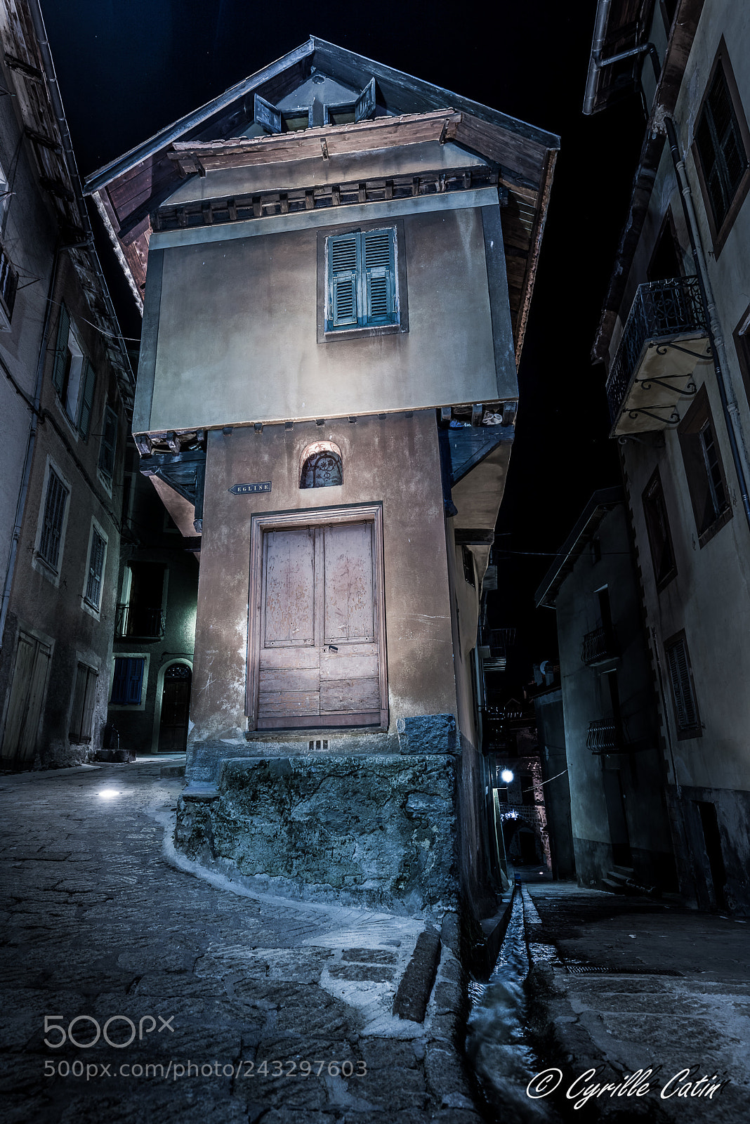 Nikon D810 sample photo. Ruelle et fantome photography