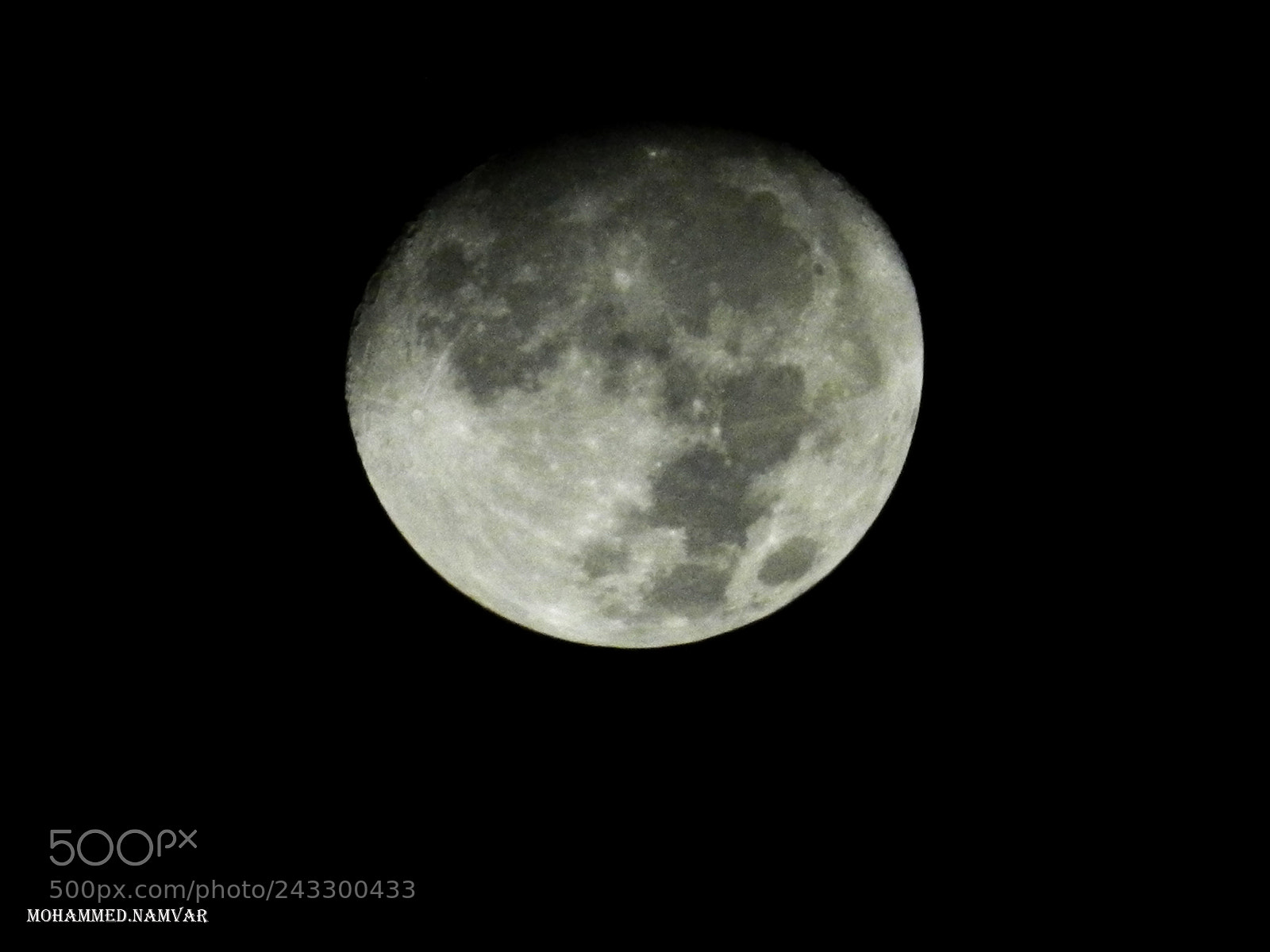 Nikon Coolpix P500 sample photo. Moon in darkness photography
