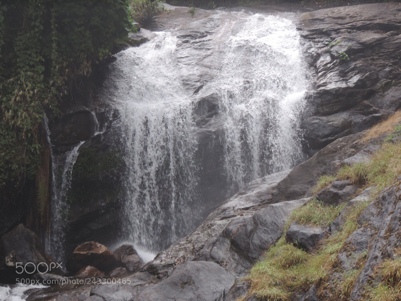 Nikon Coolpix P520 sample photo. Water fall munnars photography