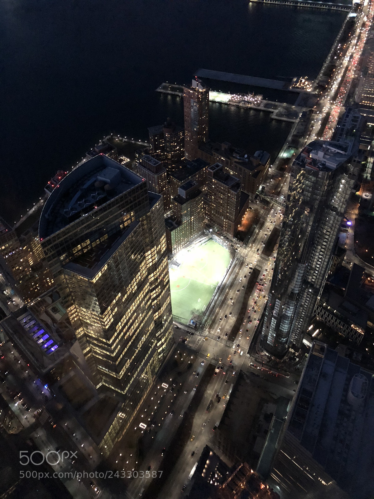 Apple iPhone X sample photo. One observer photography