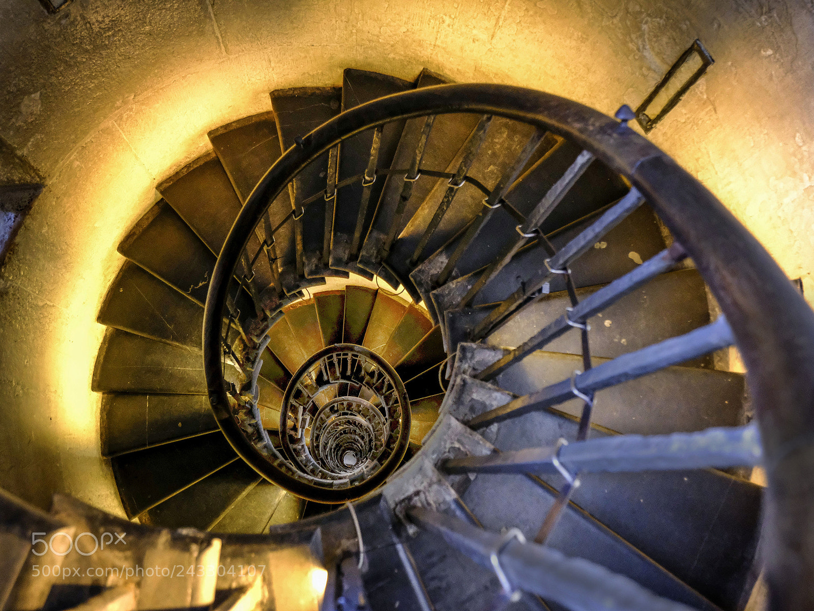 Fujifilm X-T2 sample photo. Monument spiral staircase photography