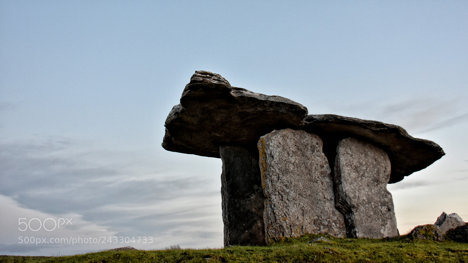 Nikon D7200 sample photo. Poulnabrone dolmen skyward photography