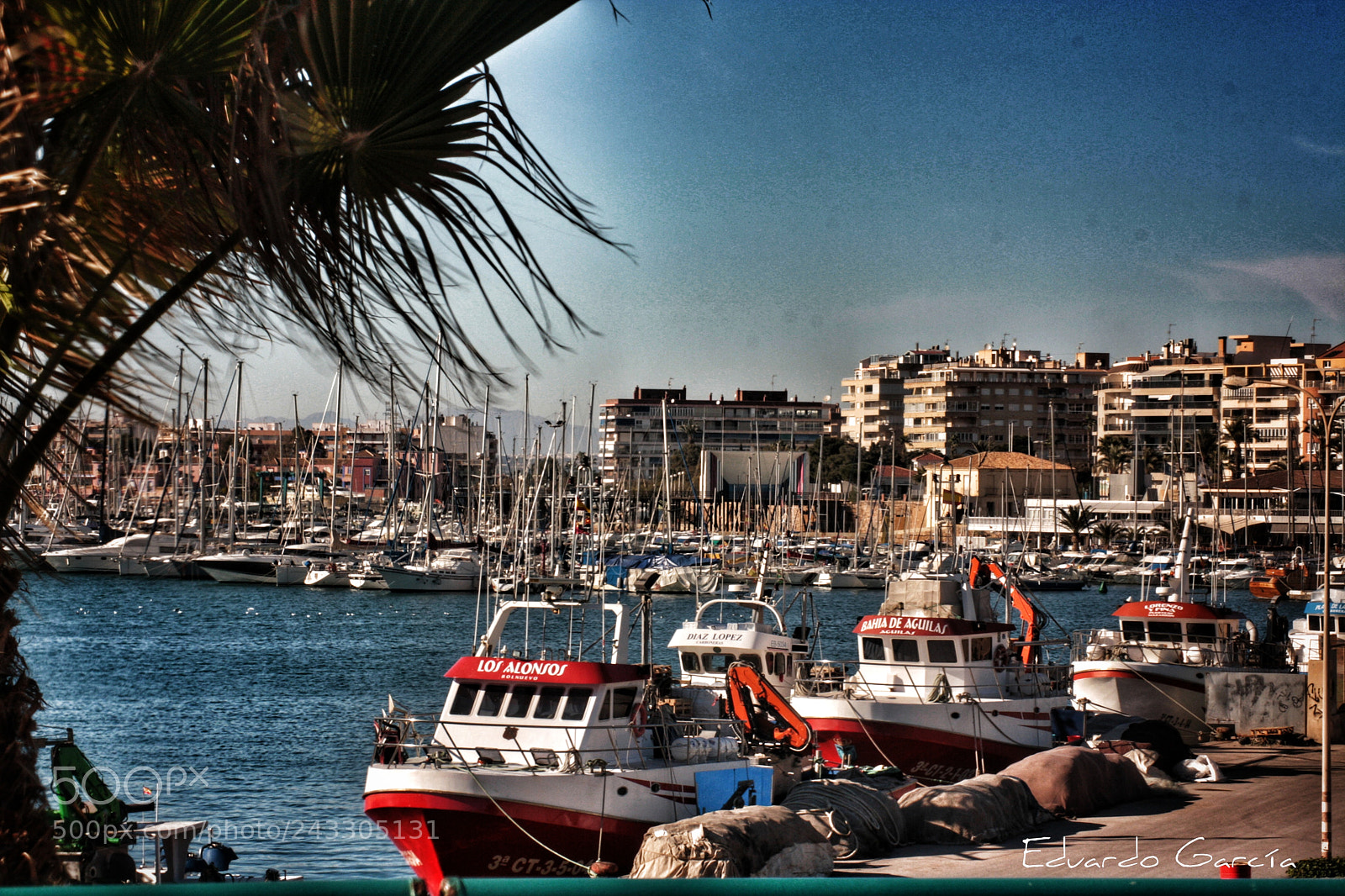 Canon EOS 1000D (EOS Digital Rebel XS / EOS Kiss F) sample photo. Puerto pesquero photography