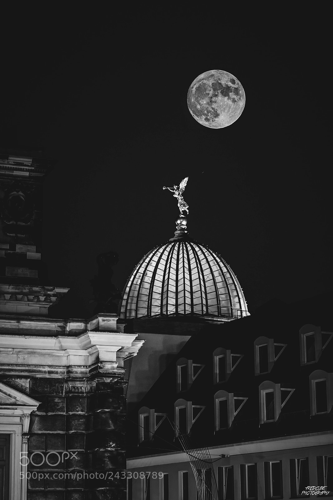 Canon EOS 650D (EOS Rebel T4i / EOS Kiss X6i) sample photo. Full moon over dresden photography