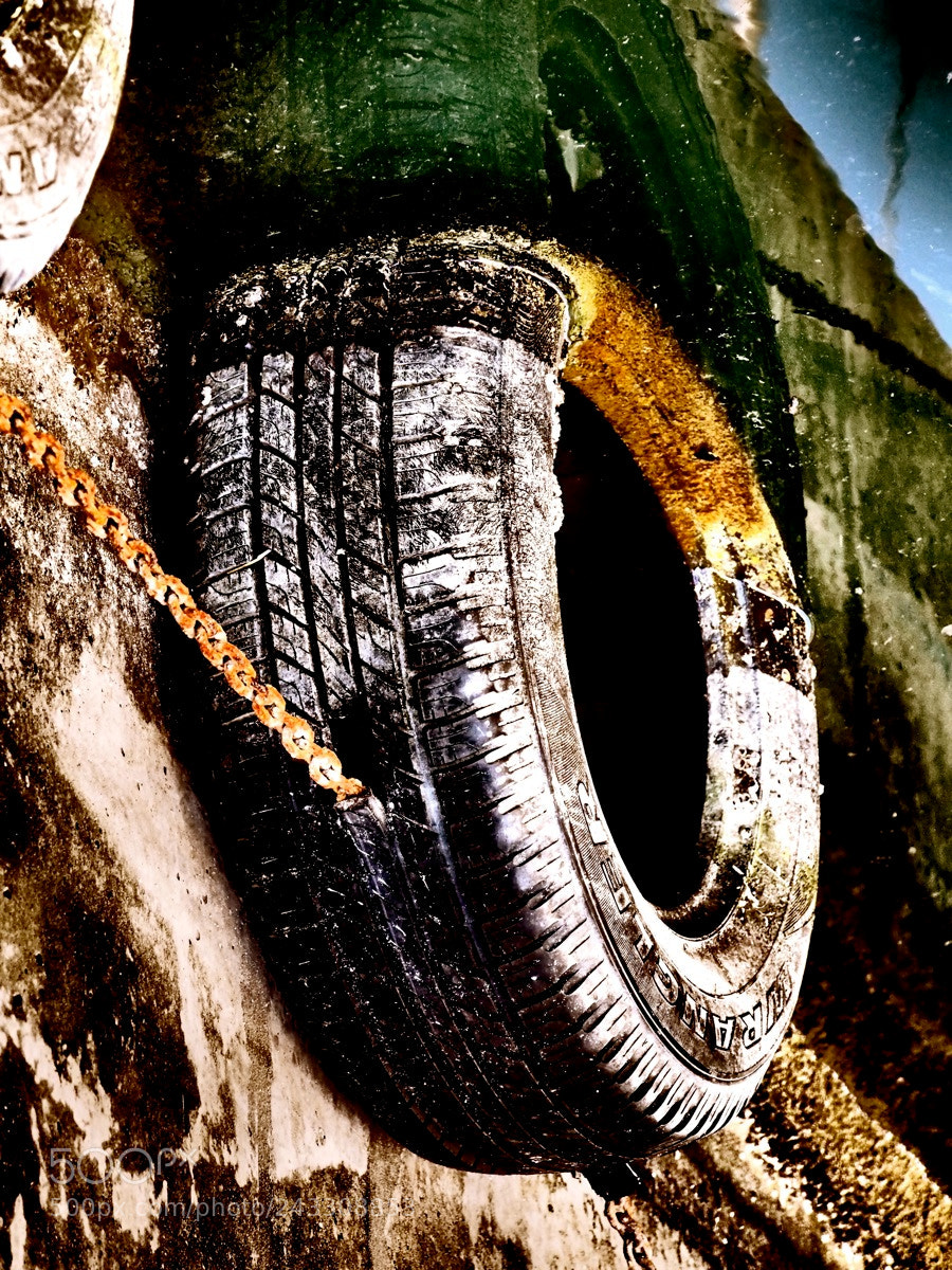 Olympus OM-D E-M5 sample photo. Floating tyre photography