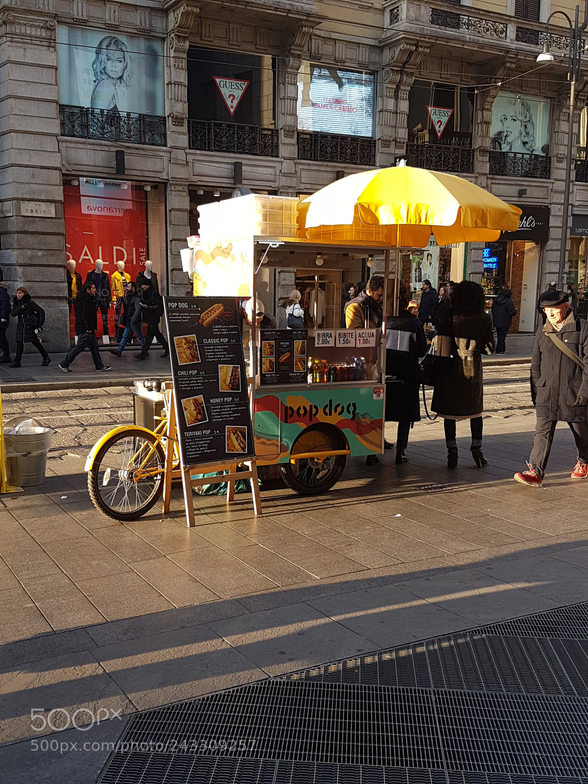 Samsung Galaxy S7 Edge sample photo. Food street. milano via photography