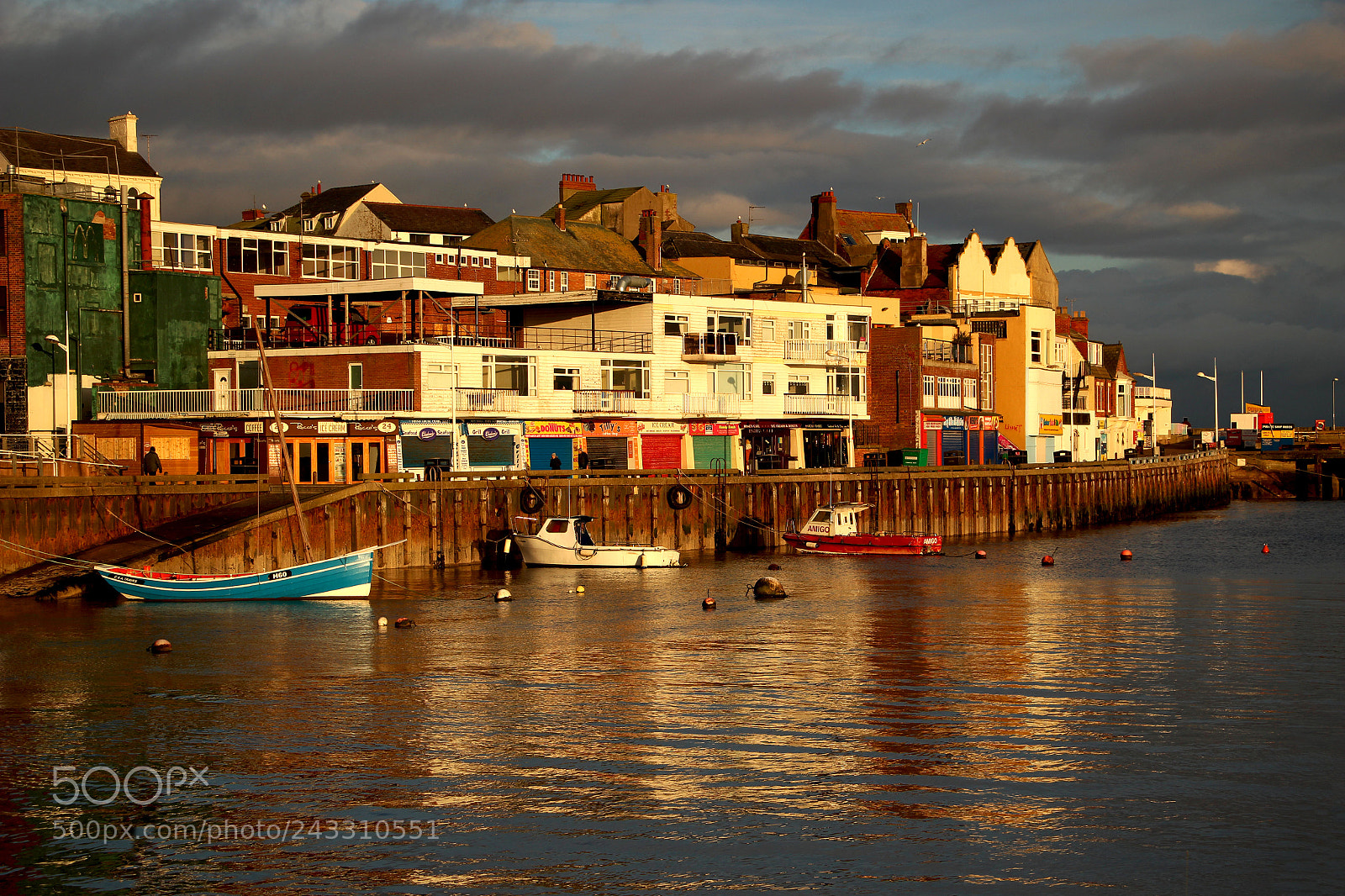 Canon EOS 100D (EOS Rebel SL1 / EOS Kiss X7) sample photo. Bridlington harbour front photography