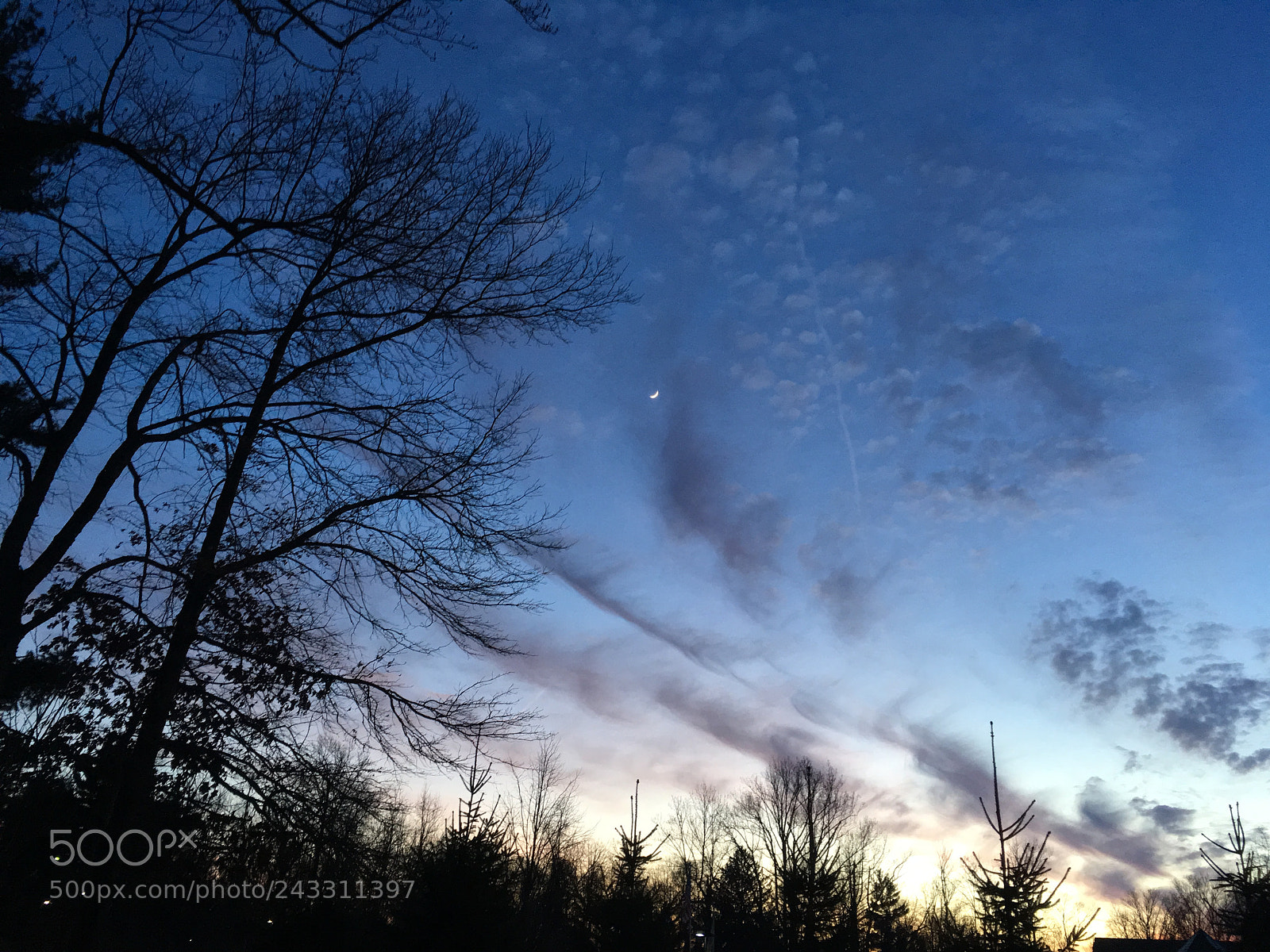 Apple iPhone SE sample photo. Waxing crescent photography