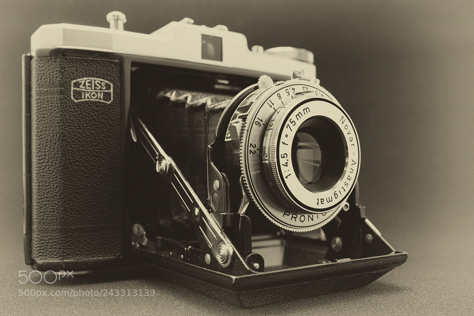 Fujifilm X-T2 sample photo. Vintage camera photography