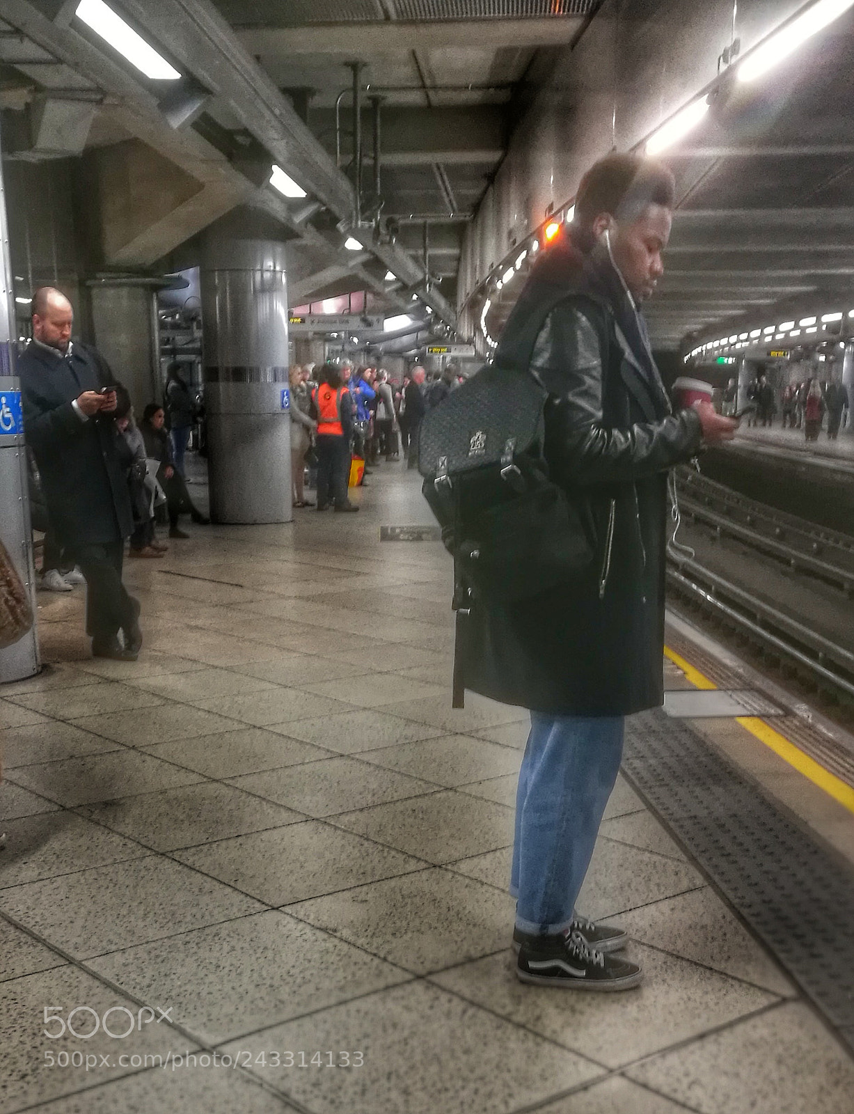 HUAWEI P9 sample photo. One world photography
