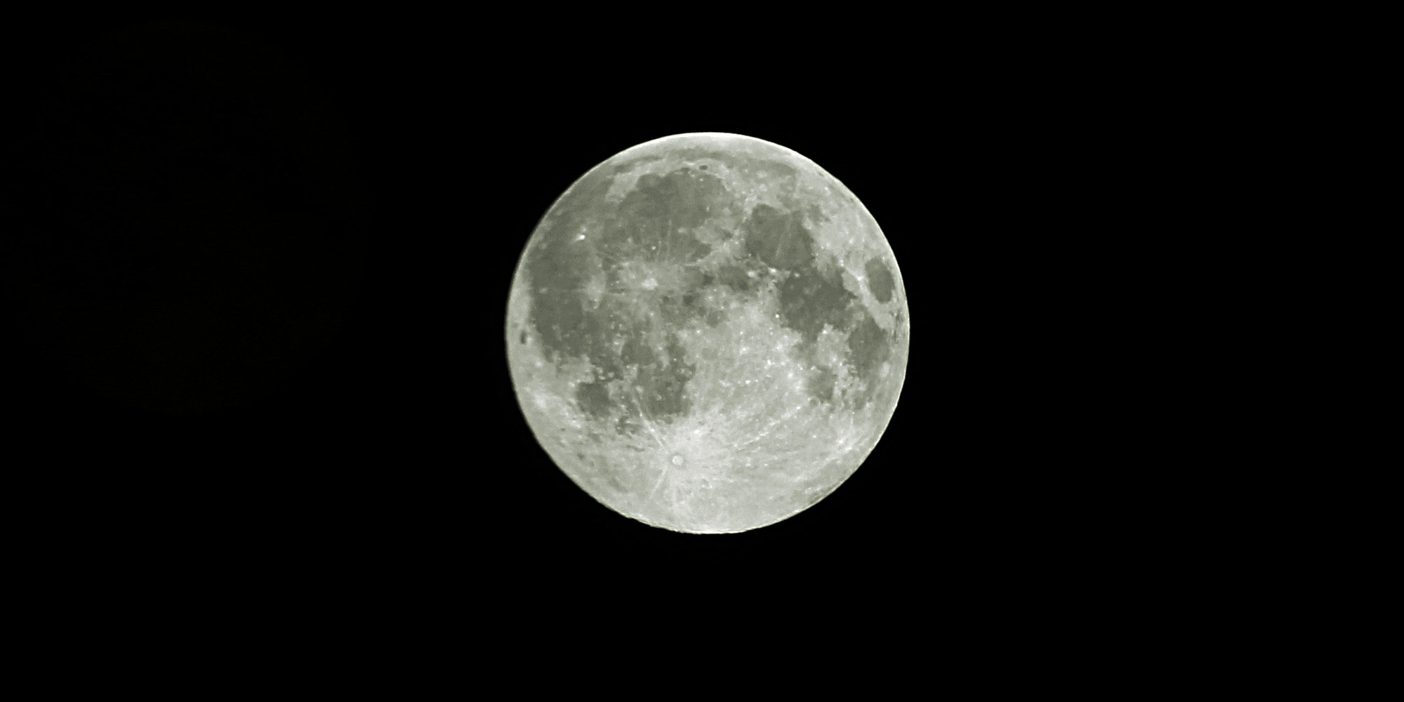 Canon EOS 1300D (EOS Rebel T6 / EOS Kiss X80) + EF75-300mm f/4-5.6 sample photo. Moongazer photography