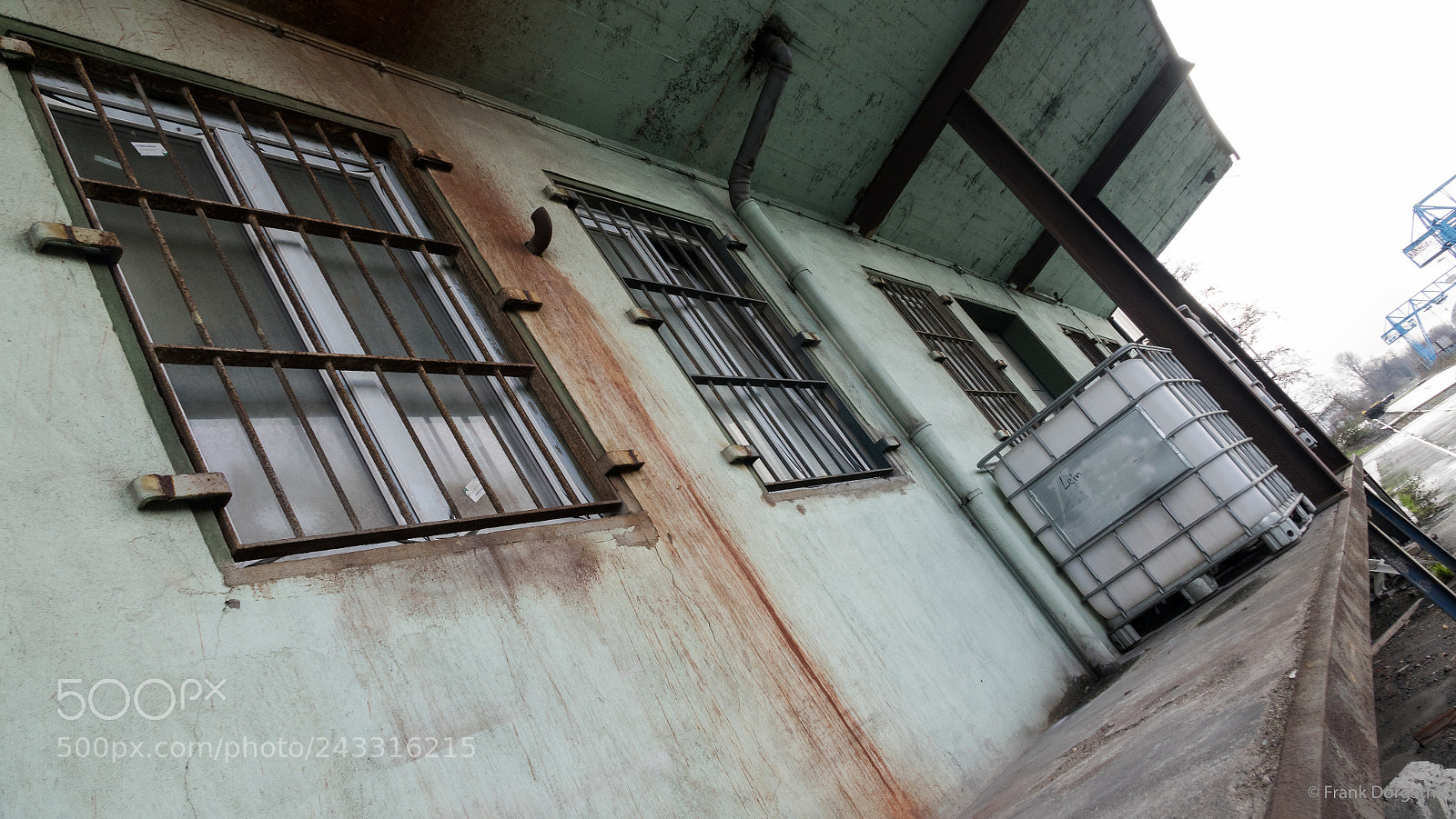 Sony Cyber-shot DSC-RX10 II sample photo. Repainting is needed photography