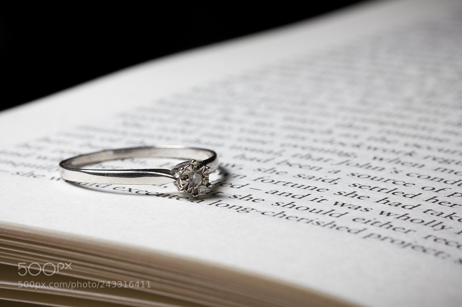 Canon EOS 550D (EOS Rebel T2i / EOS Kiss X4) sample photo. Book engagement ring photography