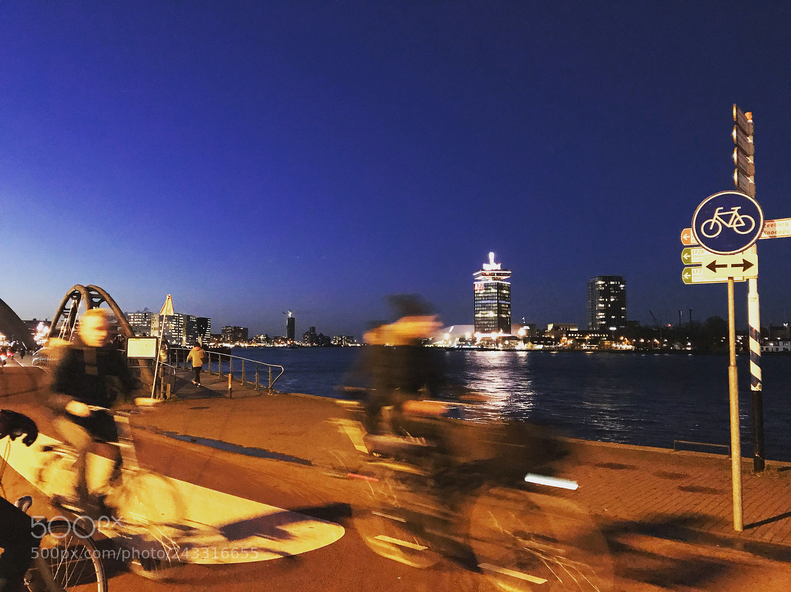 Apple iPhone 7 sample photo. Bicycles in amsterdam photography