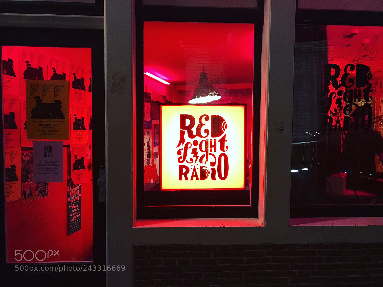 Apple iPhone 7 sample photo. Red light radio photography