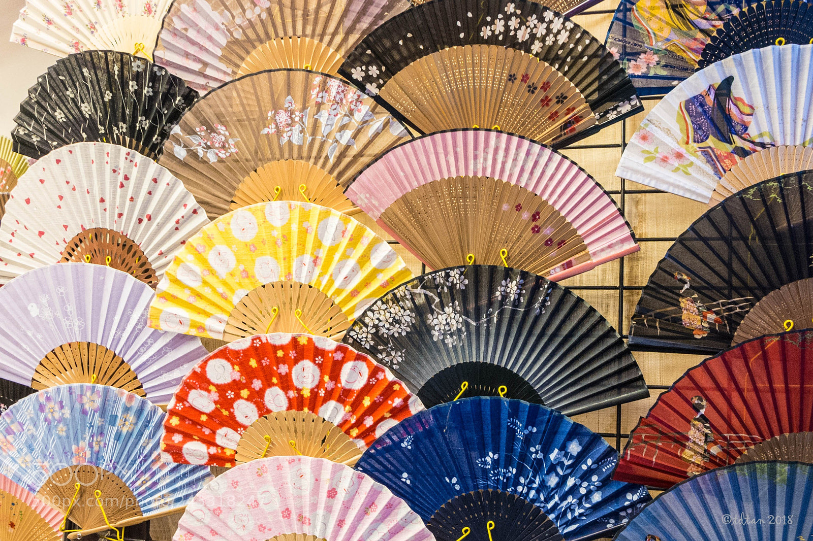 Panasonic Lumix DMC-LX7 sample photo. Japanese fans and colors photography