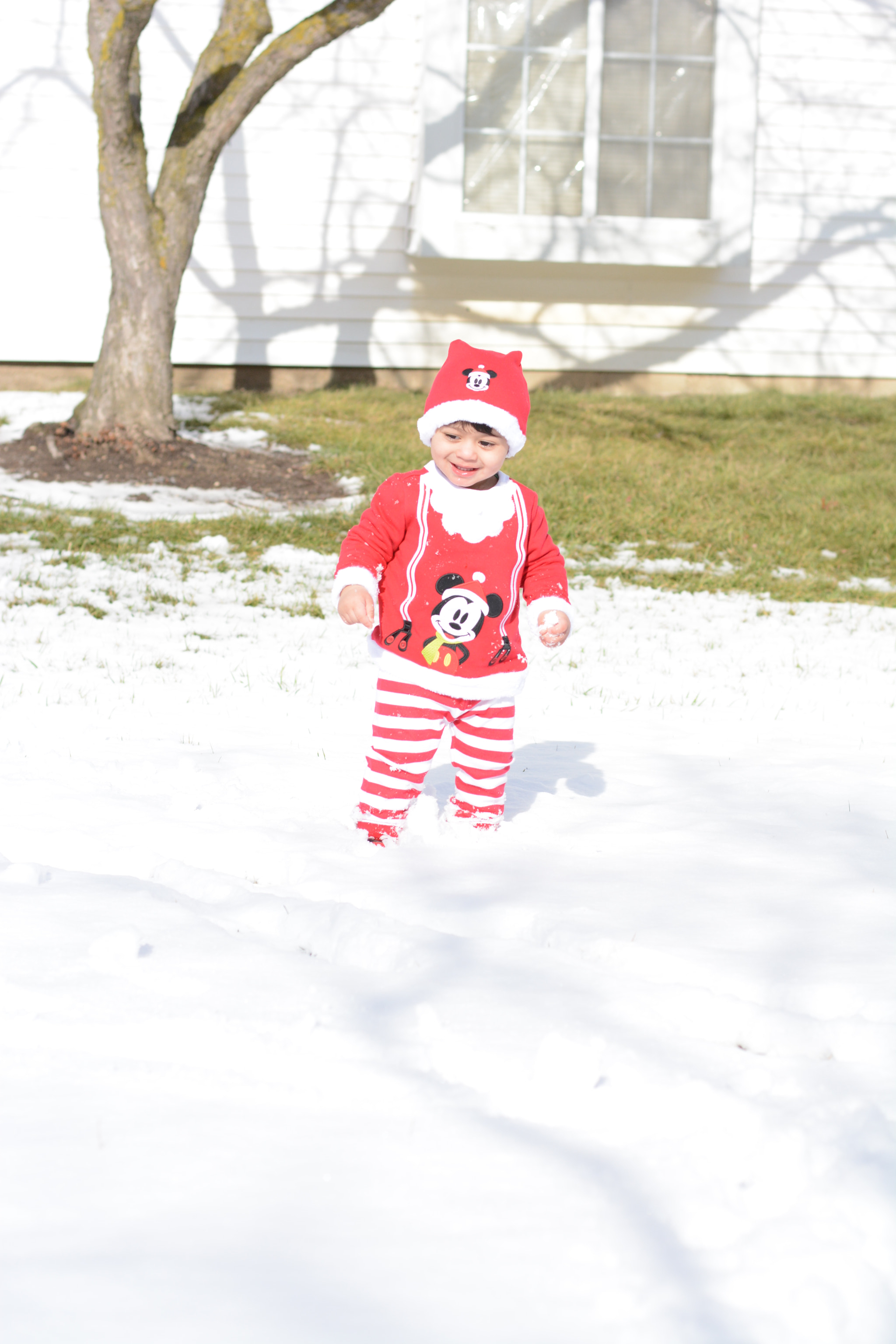 Nikon D7100 + Nikon AF-S Nikkor 50mm F1.8G sample photo. Out in the snow photography