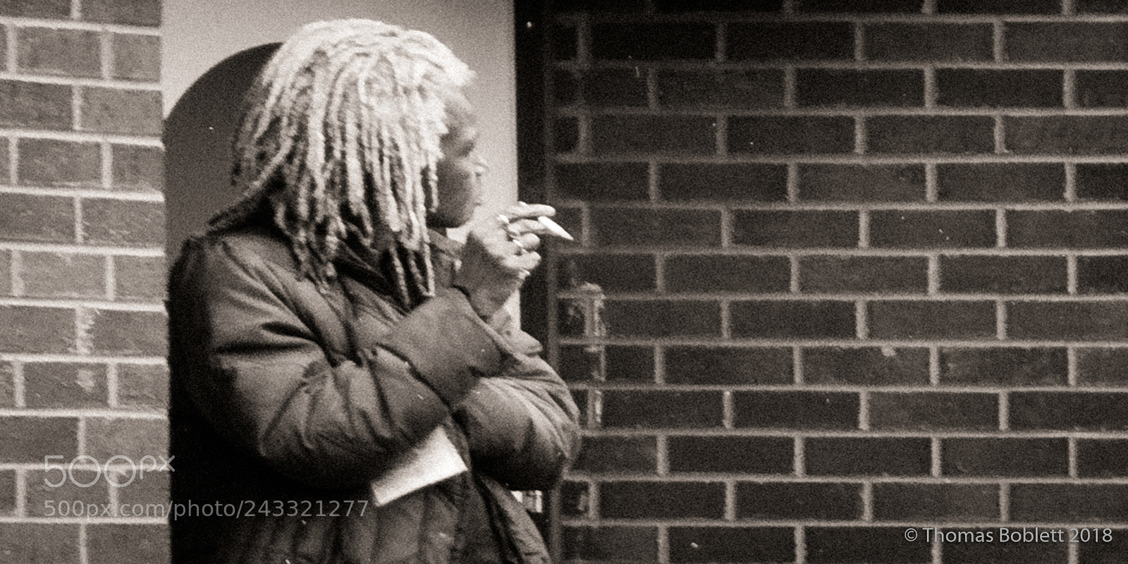 Canon PowerShot G16 sample photo. Woman smoking photography