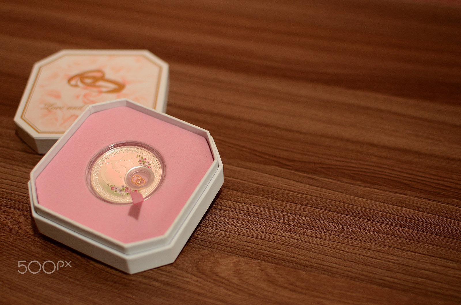 Nikon D7000 + Nikon AF-S DX Nikkor 35mm F1.8G sample photo. Wedding gift coins photography
