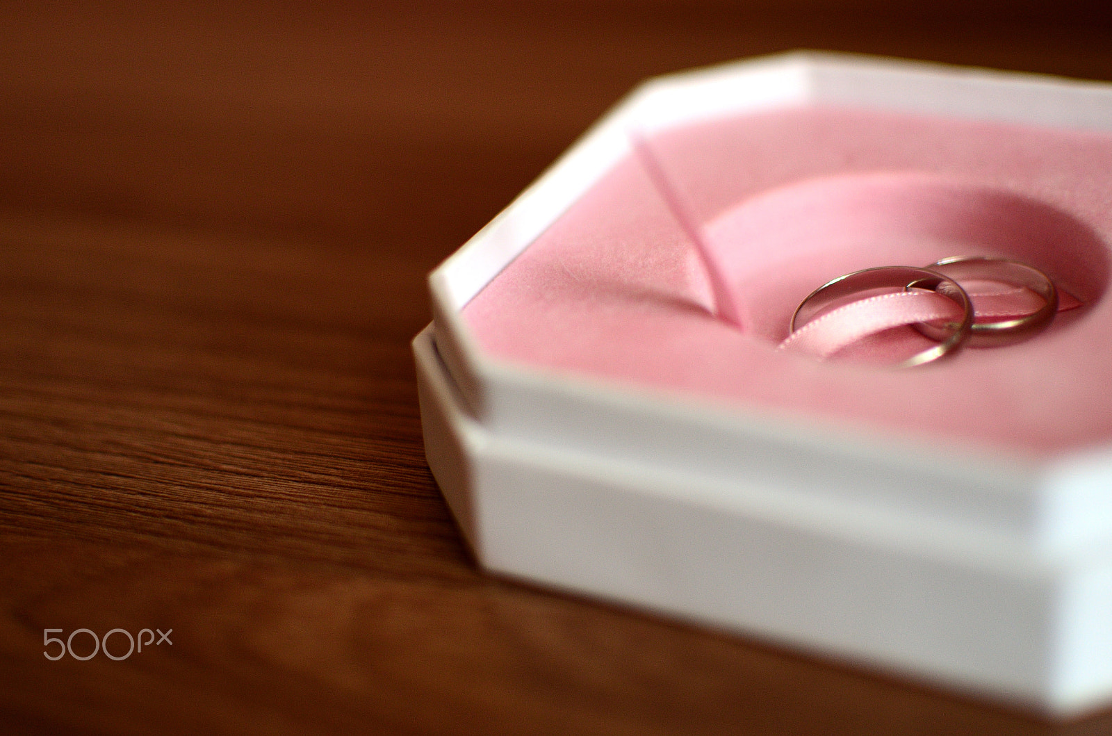 Nikon D7000 + Nikon AF-S DX Nikkor 35mm F1.8G sample photo. Marriage rings in and box photography