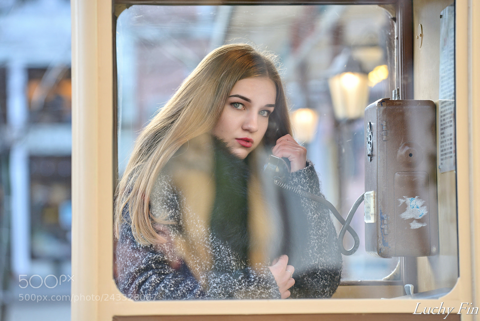Nikon D800 sample photo. Anya phone call photography