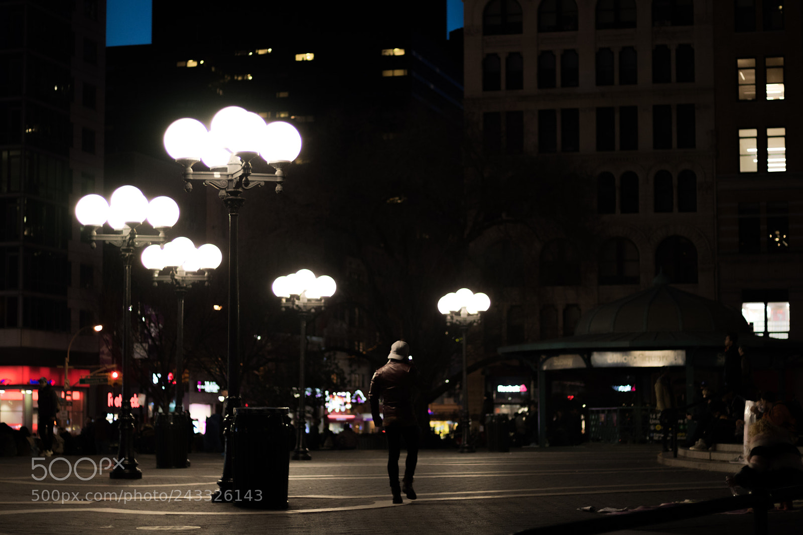 Canon EOS 750D (EOS Rebel T6i / EOS Kiss X8i) sample photo. Union square lights photography