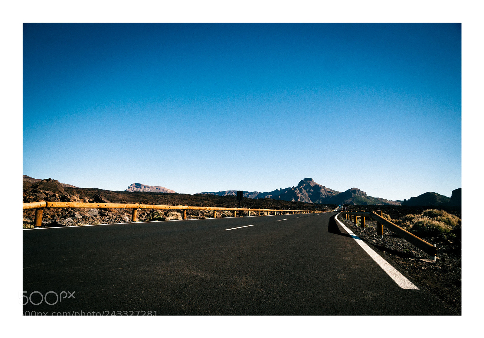 Canon EOS-1Ds Mark II sample photo. Road to teide photography
