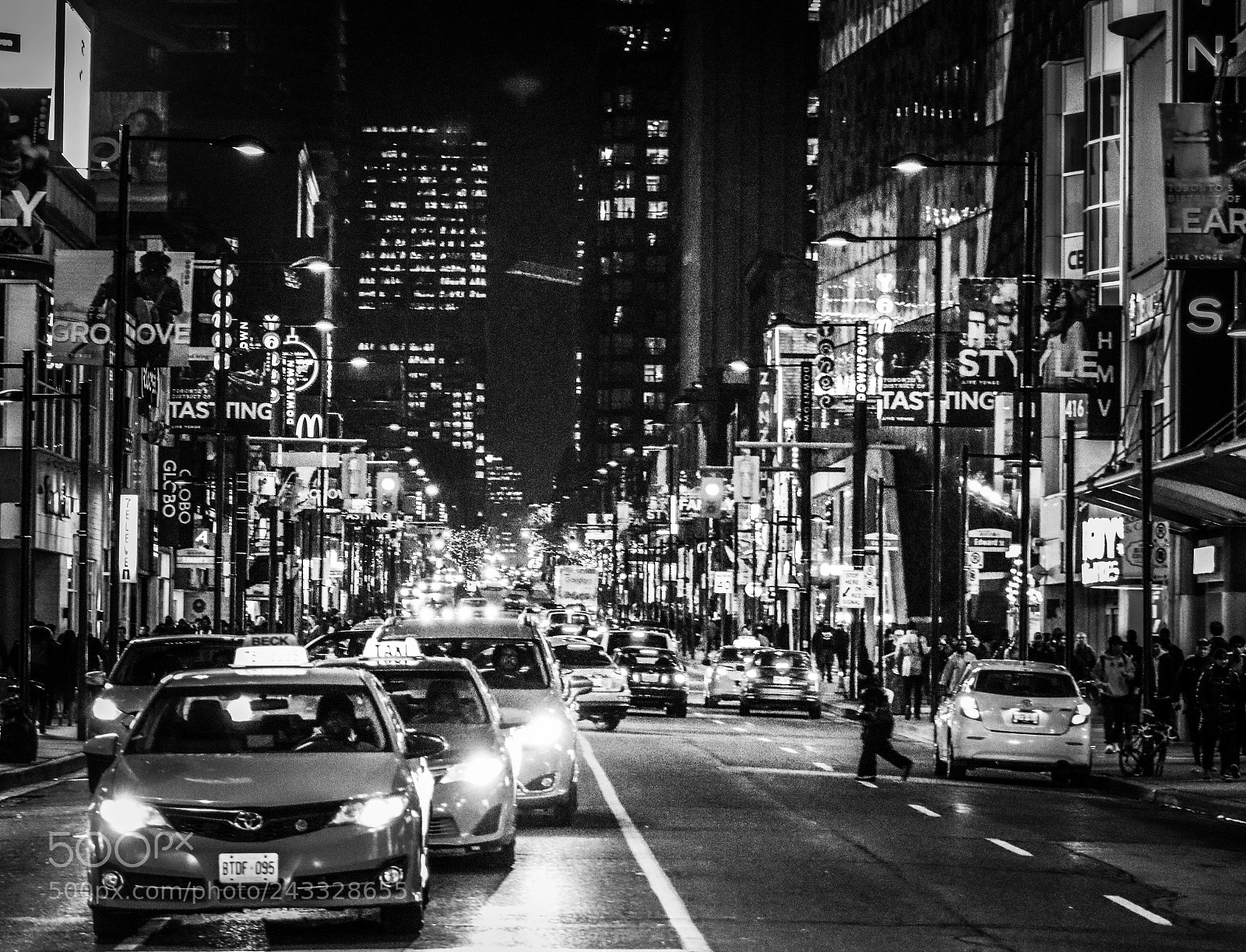 Canon EOS 750D (EOS Rebel T6i / EOS Kiss X8i) sample photo. Taxis photography
