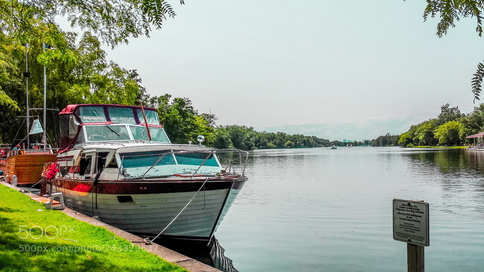 Samsung Galaxy S4 sample photo. Boat at toronto islands photography