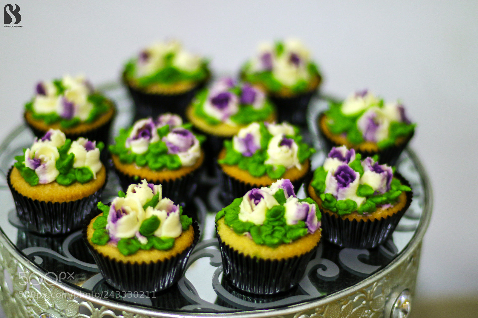 Canon EOS 7D Mark II sample photo. Cup cakes photography
