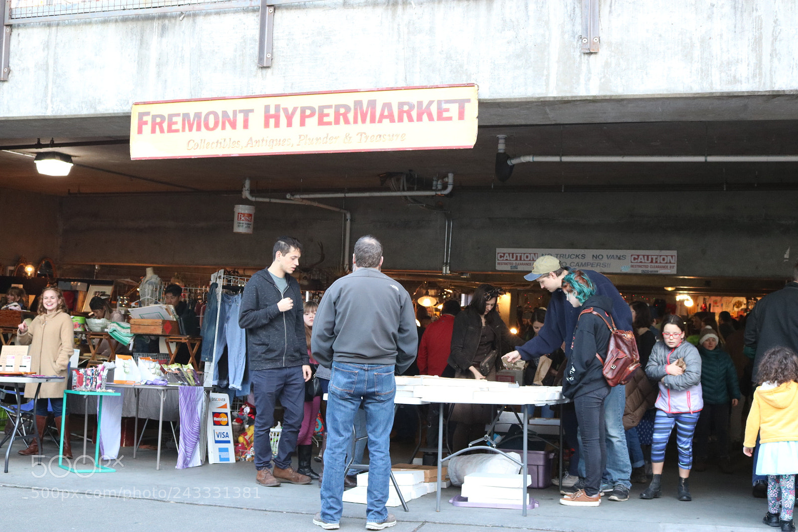 Canon EOS 750D (EOS Rebel T6i / EOS Kiss X8i) sample photo. Fremont hypermarket photography