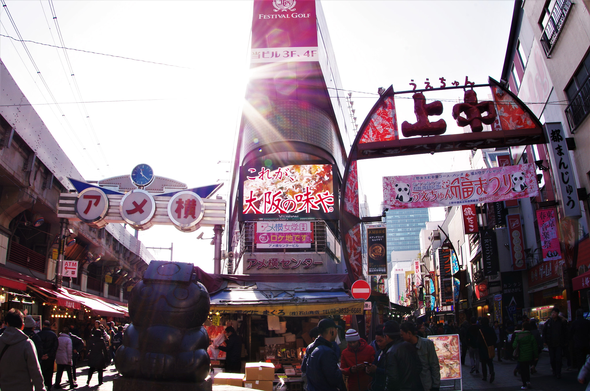 Pentax K-30 sample photo. アメ横・上中の入口 photography