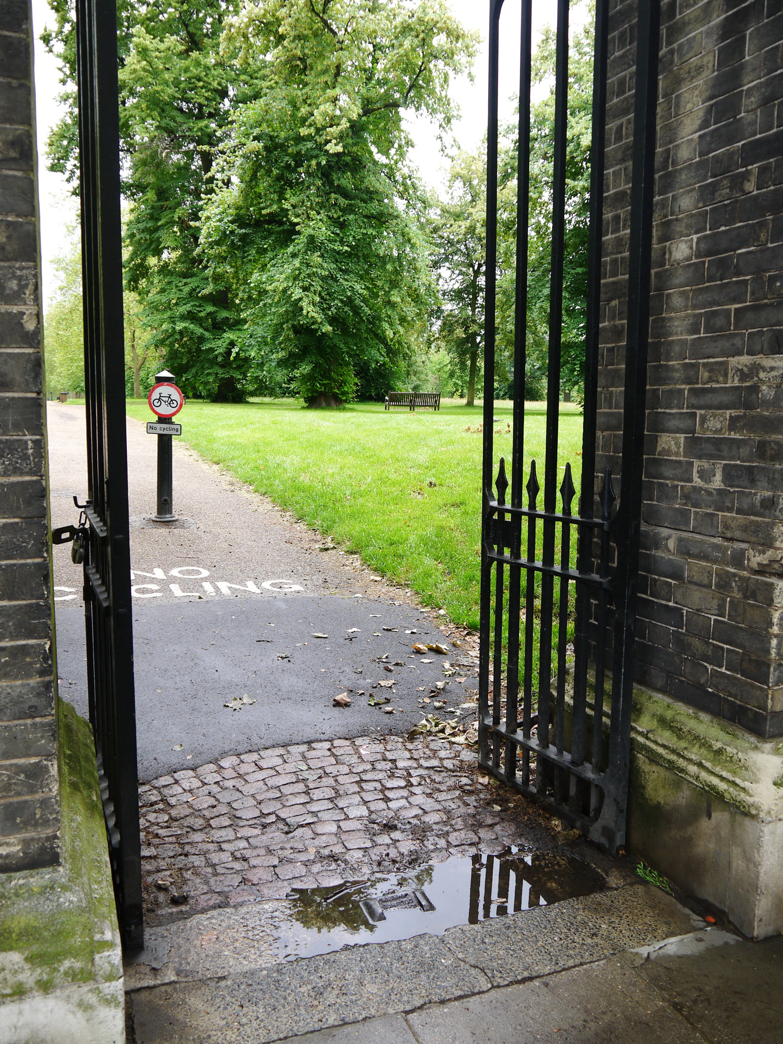 Panasonic Lumix DMC-GF3 + IO 14-42mm F3.5-5.6 sample photo. James barry, peter pan, london photography