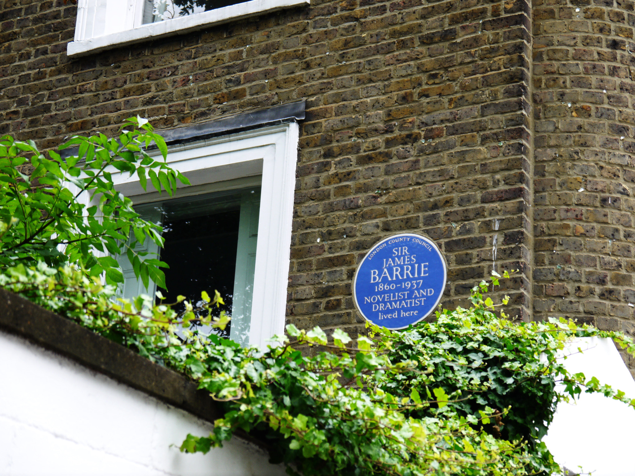 Panasonic Lumix DMC-GF3 + IO 14-42mm F3.5-5.6 sample photo. James barry, peter pan, london photography