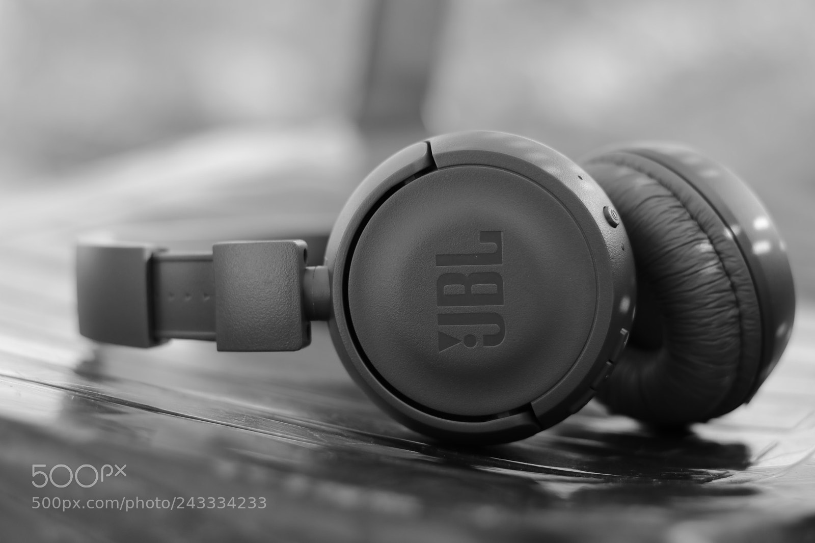 Canon EOS 80D + Canon EF 50mm F1.8 STM sample photo. Jbl headset photography
