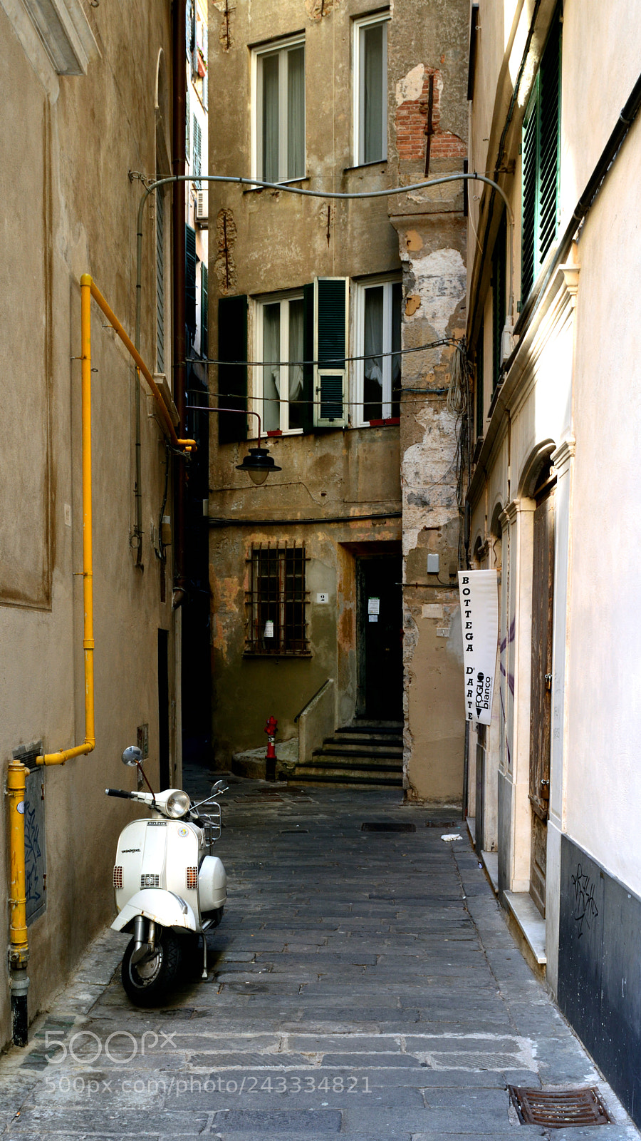 Nikon D3200 sample photo. Vespa and carrugi photography