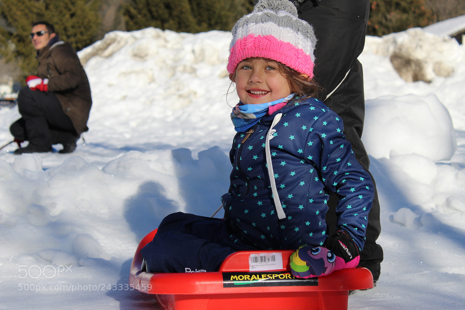 Canon EF-S 18-55mm F3.5-5.6 III sample photo. Baby on the sleding photography
