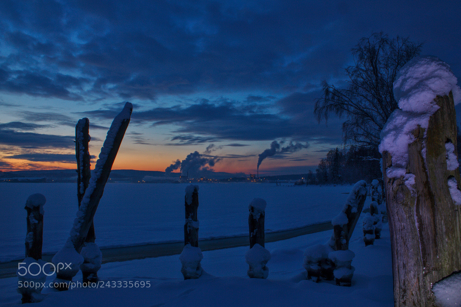 Canon EOS 550D (EOS Rebel T2i / EOS Kiss X4) sample photo. Winter evening at the photography